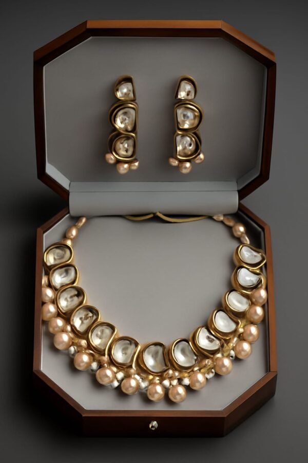 Antique Kundan Pearls Set with Earrings