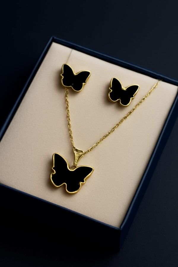 Scarlet Heart Pendant & Stud Set