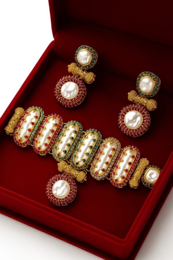 Classic Pearl Medallion Necklace Set